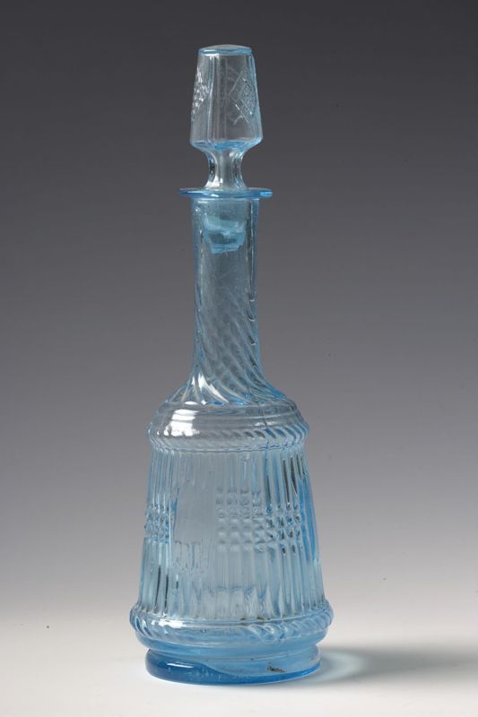 Carafe bleue avec bouchon