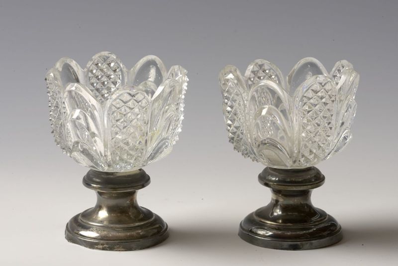 Paire de vases sur pied en argent