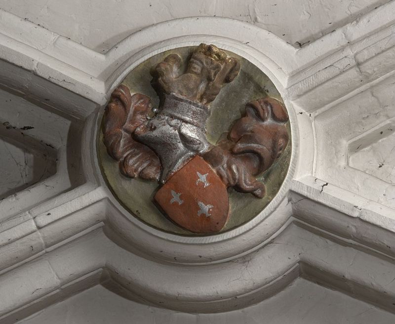 Noordelijke sluitsteen met het wapenschild van de heren van Wezemaal