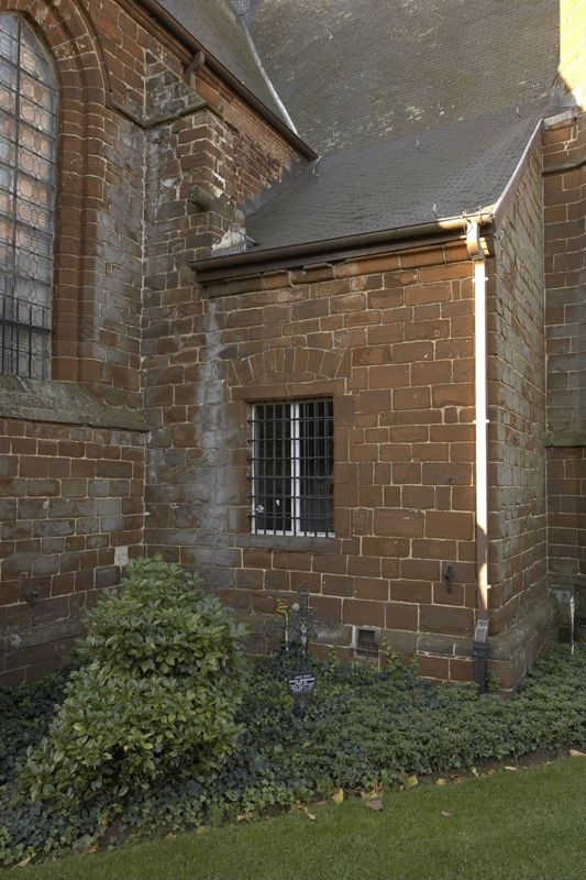 contrefort[architecture] / Kerk Sint-Martinus[Wezemaal]