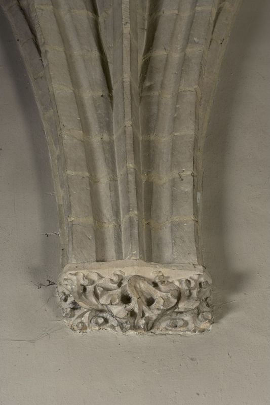 met acanthusbladeren