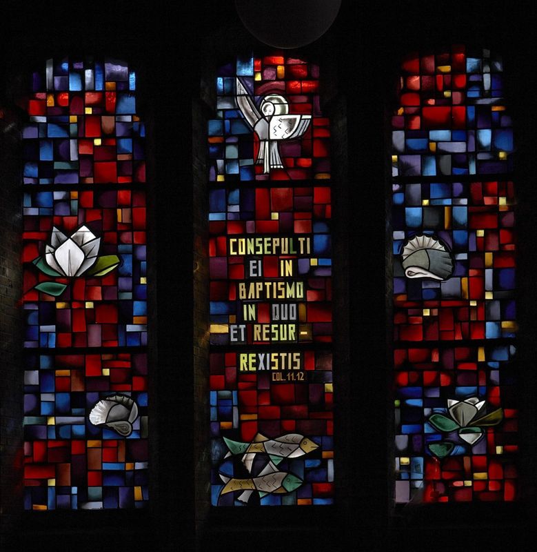 Duif van de H.Geest en vissen voor Christus