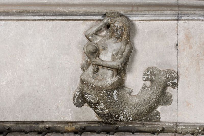 Armoiries de la famille de Croÿ et personnages fantastiques