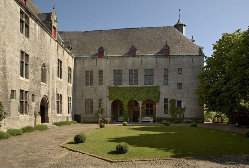 château fort / Château fort et musée d'art[Fondation van der Burch]