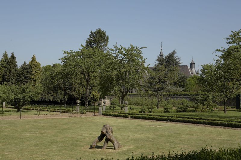château fort / Château fort et musée d'art[Fondation van der Burch]