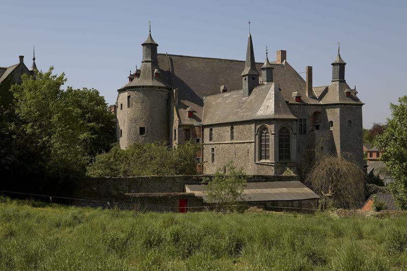 château fort / Château fort et musée d'art[Fondation van der Burch]
