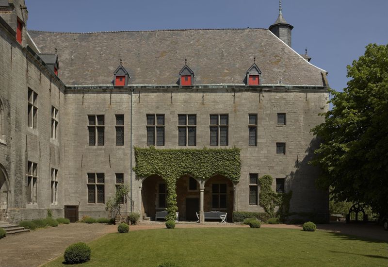 château fort / Château fort et musée d'art[Fondation van der Burch]