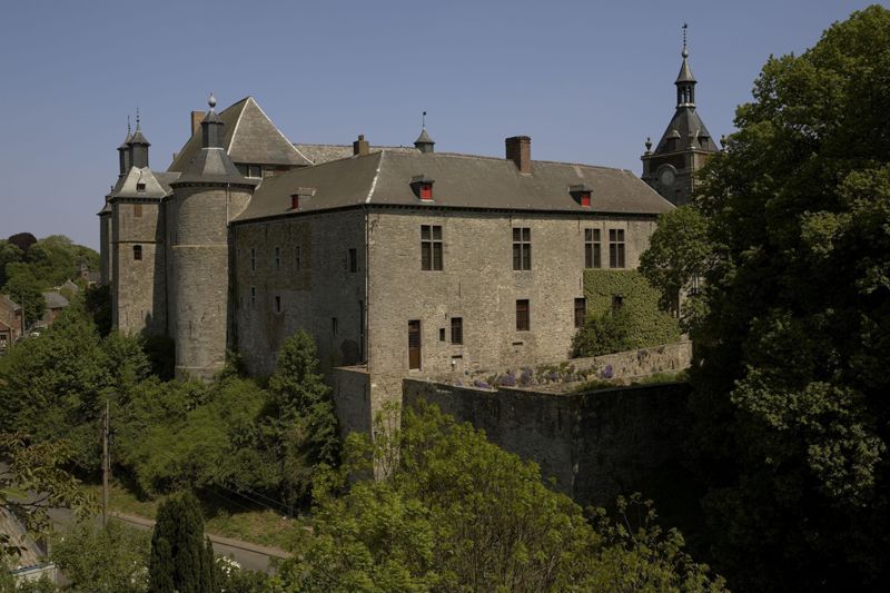 château fort / Château fort et musée d'art[Fondation van der Burch]