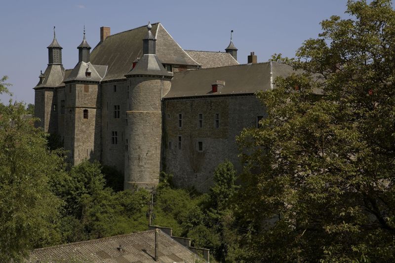 château fort / Château fort et musée d'art[Fondation van der Burch]
