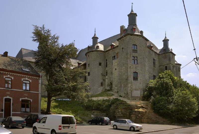 château fort / Château fort et musée d'art[Fondation van der Burch]