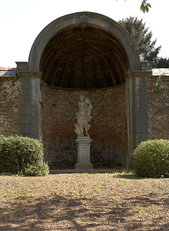 pavillon de jardin / Château fort et musée d'art[Fondation van der Burch]