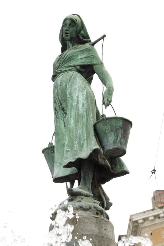 La porteuse d'eau