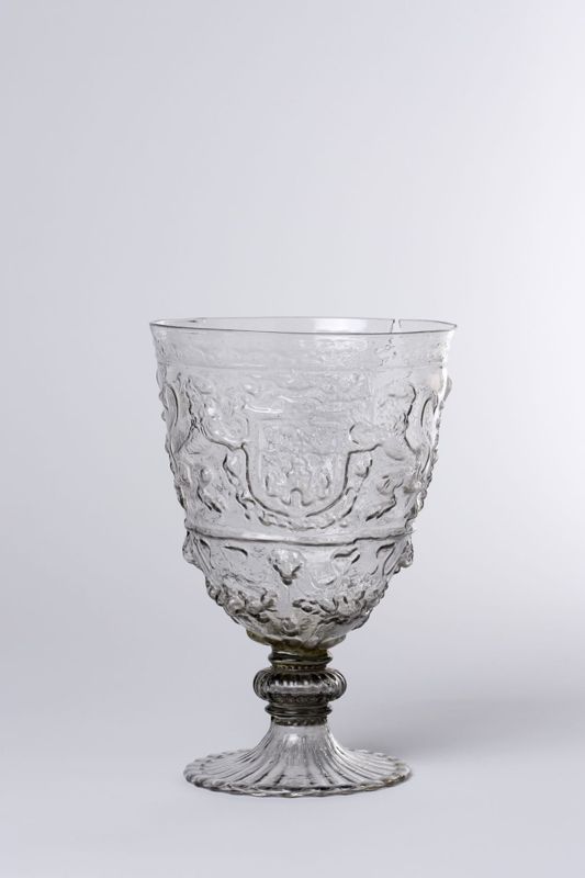 Verre à jambe vénitien aux Armes de la ville d'Anvers et du marquisat d'Anvers