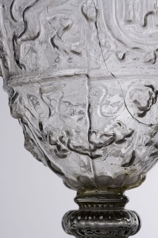 Verre à jambe vénitien aux Armes de la ville d'Anvers et du marquisat d'Anvers