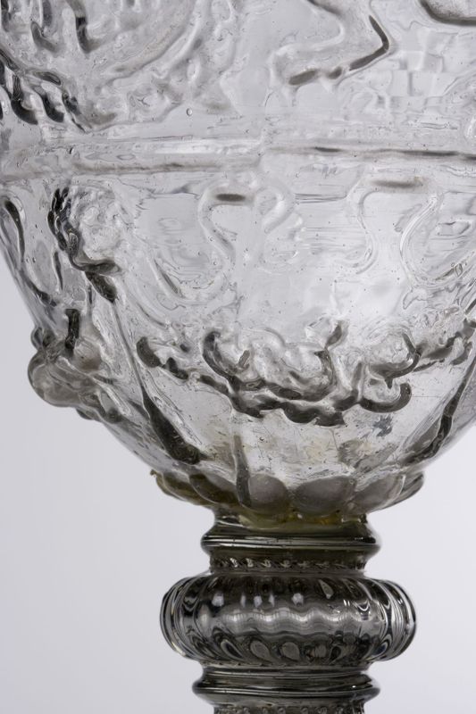 Verre à jambe vénitien aux Armes de la ville d'Anvers et du marquisat d'Anvers