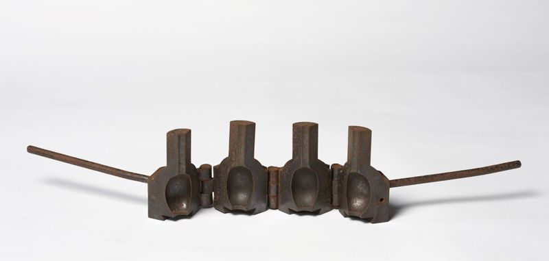 Petit moule pour souflage de verre (bouchon de carafe, en quatre parties)