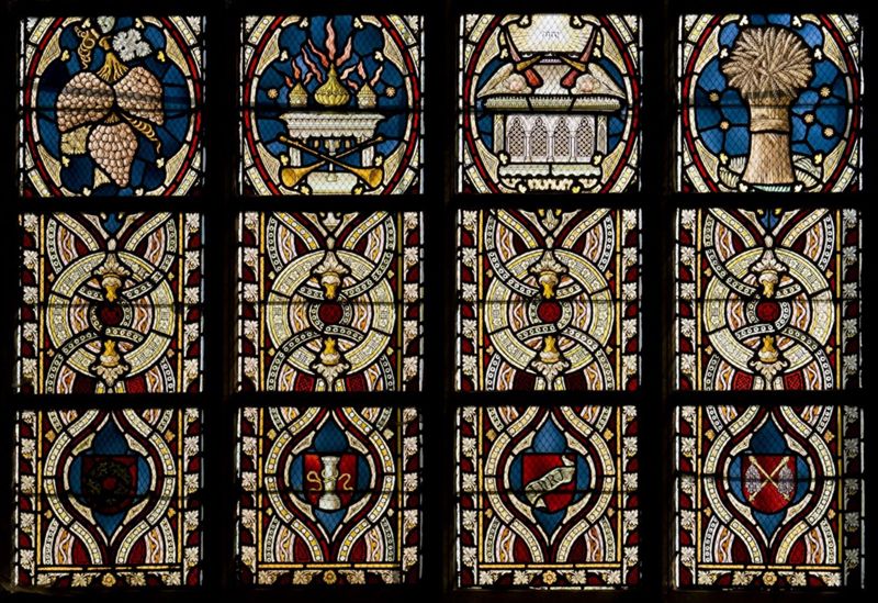 Arma Christi et motifs bibliques (Raisins, Autel des Holocaustes, Arche d'Alliance, Gerbe d'épis)