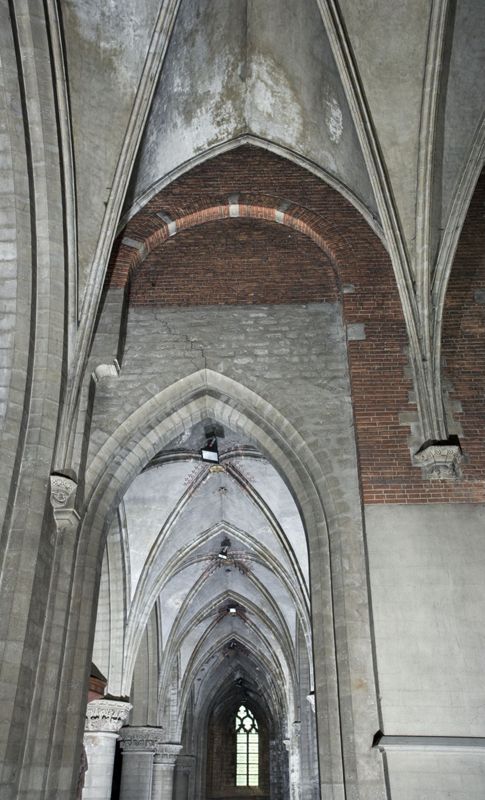 Collégiale des Saints-Pierre-Paul et Guidon: vue d'intérieur