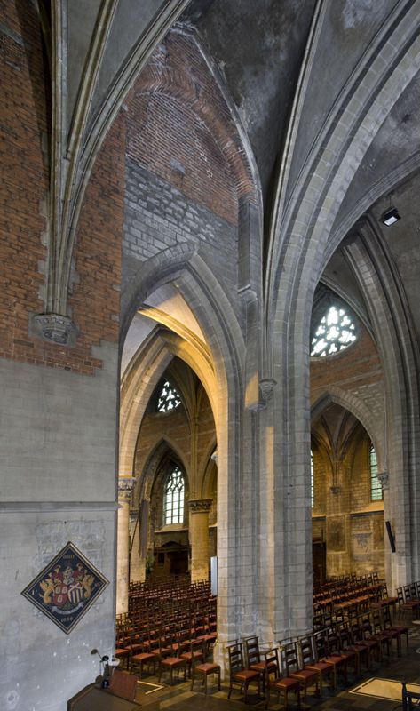 Collégiale des Saints-Pierre-Paul et Guidon: vue d'intérieur