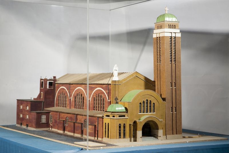 maquette de bâtiment / Kerk Onze-Lieve-Vrouw Middelares en Sint-Lodewijk[Berchem(Antwerpen)]