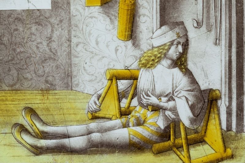 Homme assis entre deux chaises (proverbe flamand)