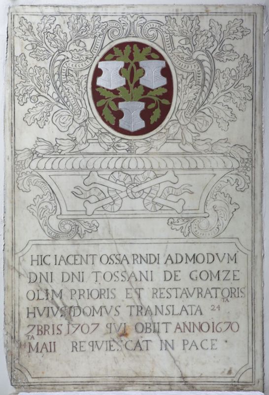 Dalle funéraire du prieur Toussaint de Gomze