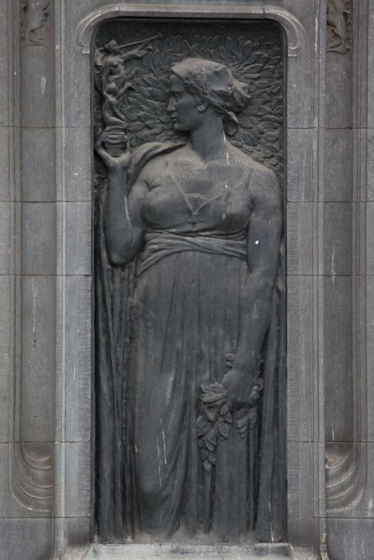 bas-relief[sculpture] / Ecole d'Armurerie, Liège, rue Léon Mignon 2