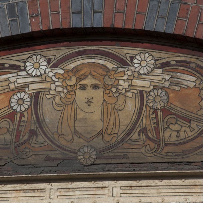 tympan[élément d'architecture] / Maison, Charleroi, rue de la Montagne 38