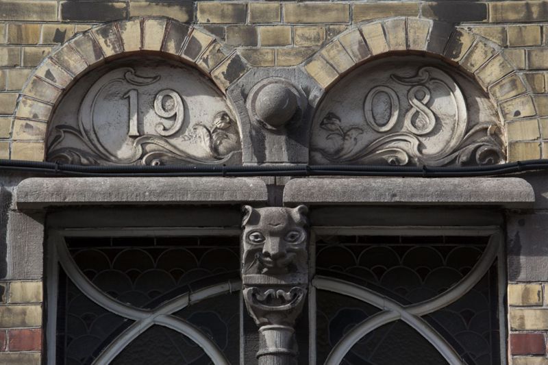 imposte[porte] / Maison des Médecins, Charleroi, rue Léon Bernus 40