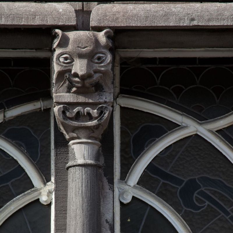 imposte[porte] / Maison des Médecins, Charleroi, rue Léon Bernus 40