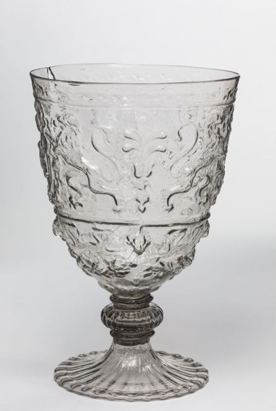 Verre à jambe vénitien aux Armes de la ville d'Anvers et du marquisat d'Anvers