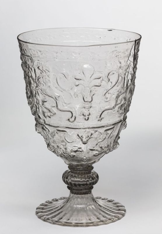 Verre à jambe vénitien aux Armes de la ville d'Anvers et du marquisat d'Anvers