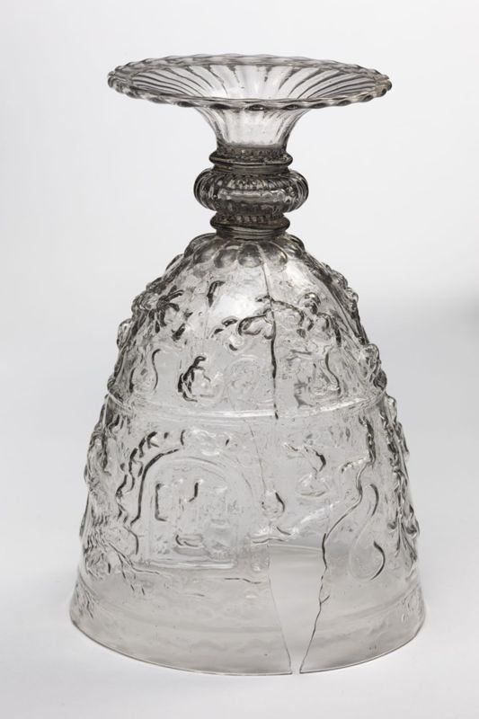 Verre à jambe vénitien aux Armes de la ville d'Anvers et du marquisat d'Anvers