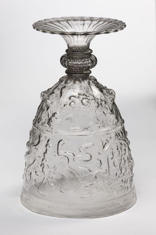 Verre à jambe vénitien aux Armes de la ville d'Anvers et du marquisat d'Anvers