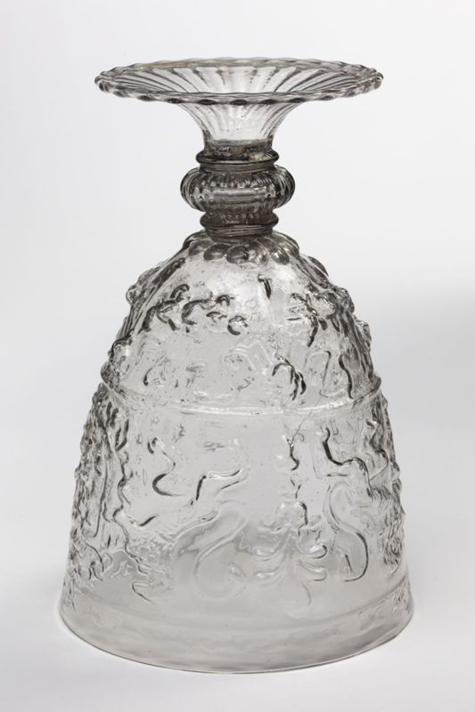 Verre à jambe vénitien aux Armes de la ville d'Anvers et du marquisat d'Anvers