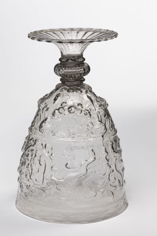 Verre à jambe vénitien aux Armes de la ville d'Anvers et du marquisat d'Anvers