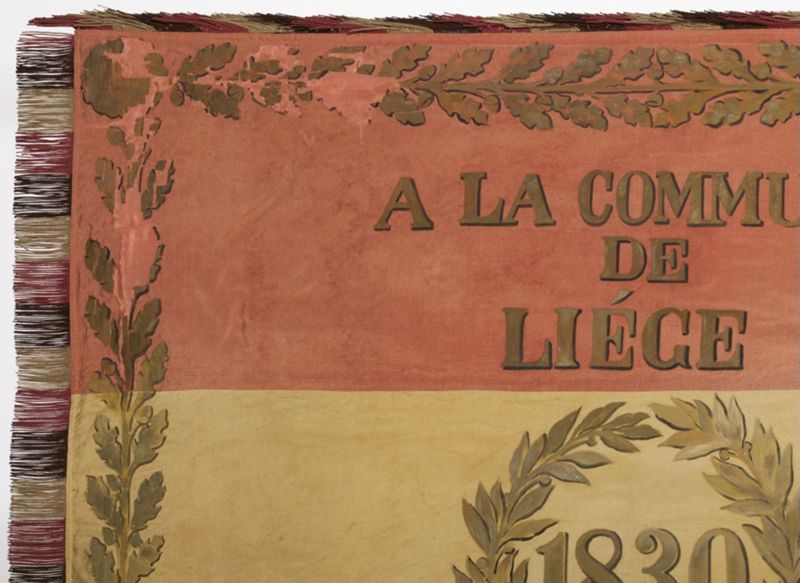 Drapeau belge double face offert par le Congrès national en 1832 aux cent villes qui ont collaboré à la révolution de 1830