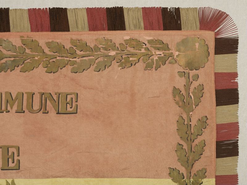 Drapeau belge double face offert par le Congrès national en 1832 aux cent villes qui ont collaboré à la révolution de 1830