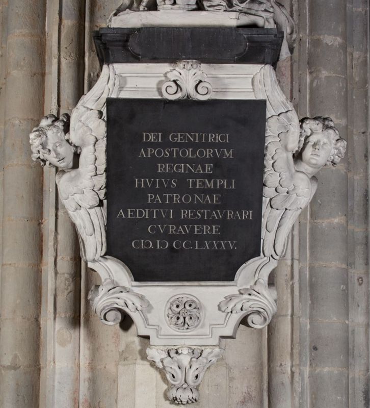 voetstuk van Maria Regina Coeli