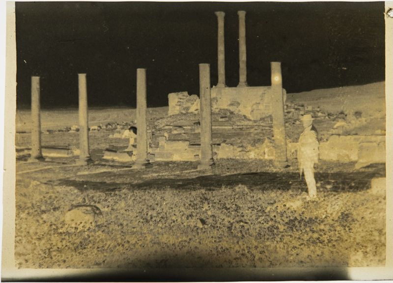 Edmond Evenepoel devant le Capitole (Timgad)