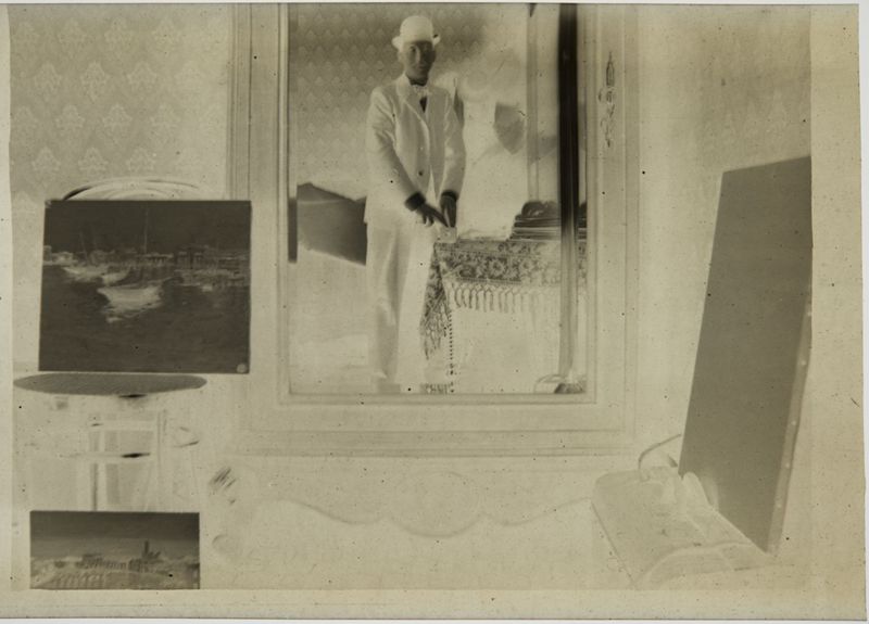 Autoportrait d 'Henri Evenepoel dans le miroir de sa chambre à l' "Hôtel Moderne" à Alger