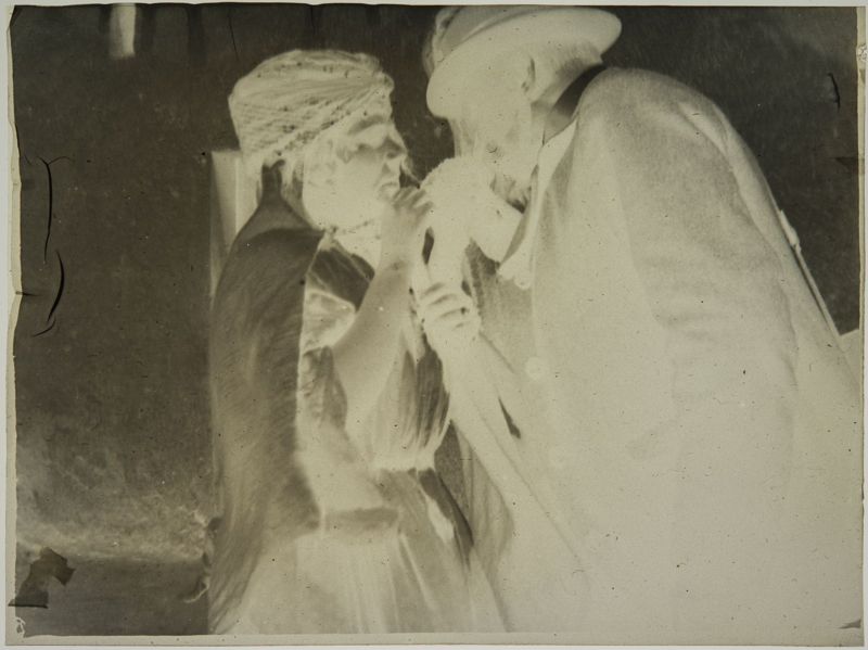 Scène de rue, Edmond Evenepoel et une femme dans le quartier des Ouled Naïl (Biskra)
