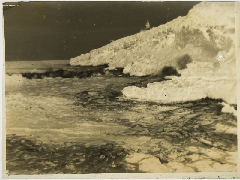 Le phare de Tipasa et la pointe du Chenoua