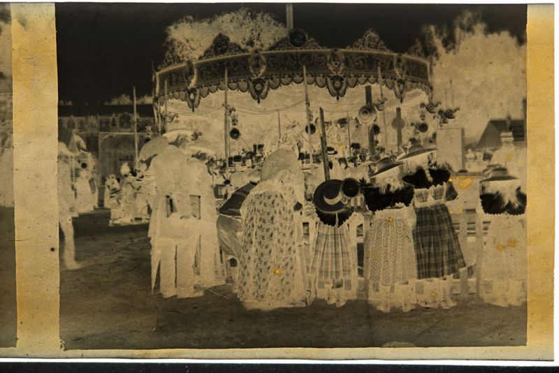 Scène de rue (le manège), Fête aux Invalides (Paris).