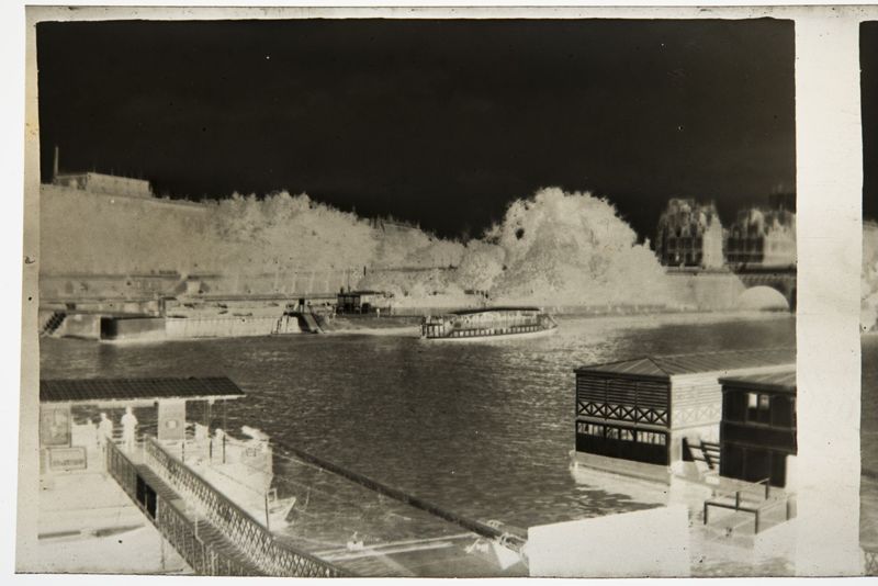 Les bains sur la Seine au Pont-Neuf (Paris).