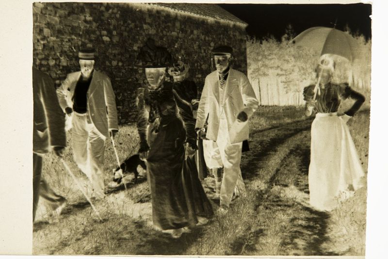 Marie Fraikin-Devis, Paul Fraikin, Marguerite Devis-Fraikin, Sophie Fraikin-Devis, Georges Devis, en promenade au Trieu-Colin à Fooz-Wépion