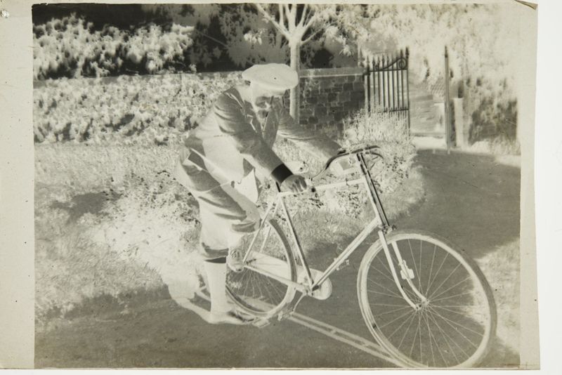 Edmond Evenepoel et sa bicyclette au Trieu-Colin à Fooz-Wépion
