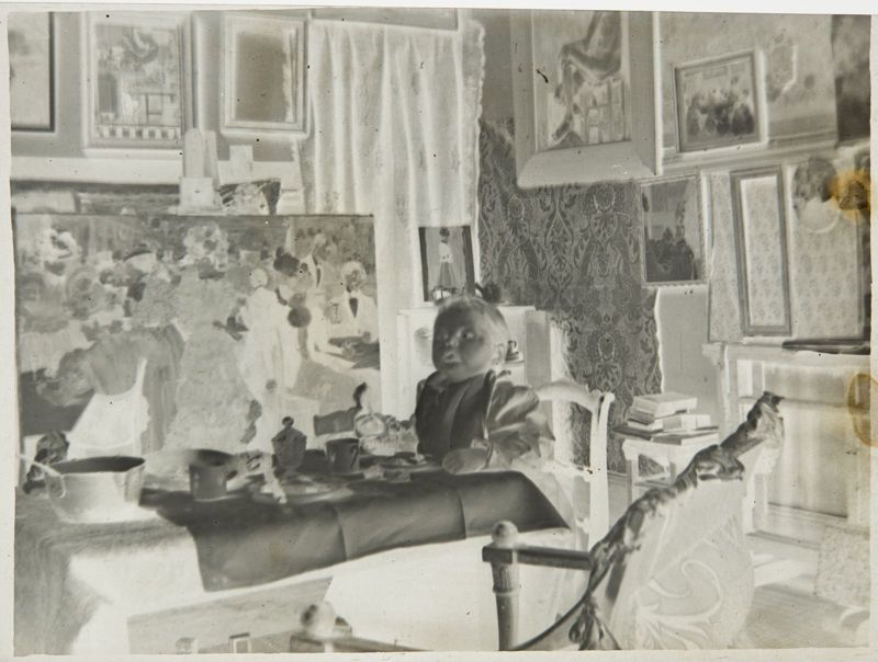 Charles De Mey dînant dans l'atelier d'Henri Evenepoel, 21bis avenue de La Motte-Picquet, à Paris