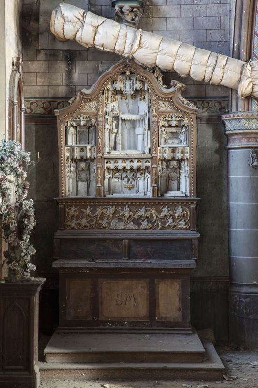 Autel dédié à la Vierge