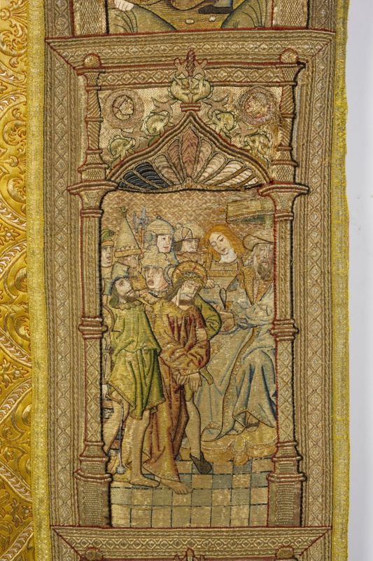 Kerstgewaad met Christus aan het kruis